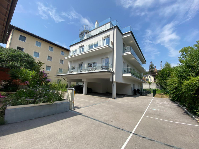 Exterior 6