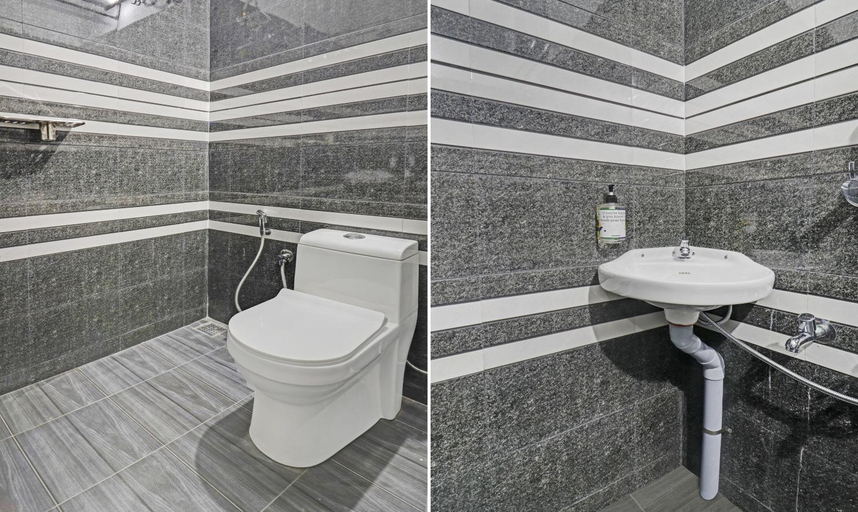 Bathroom 3, NIRUPAMA HOTEL ALUVA, Ernakulam