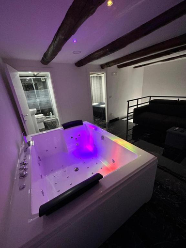 Bathroom 2, Valentino luxury suites, Napoli