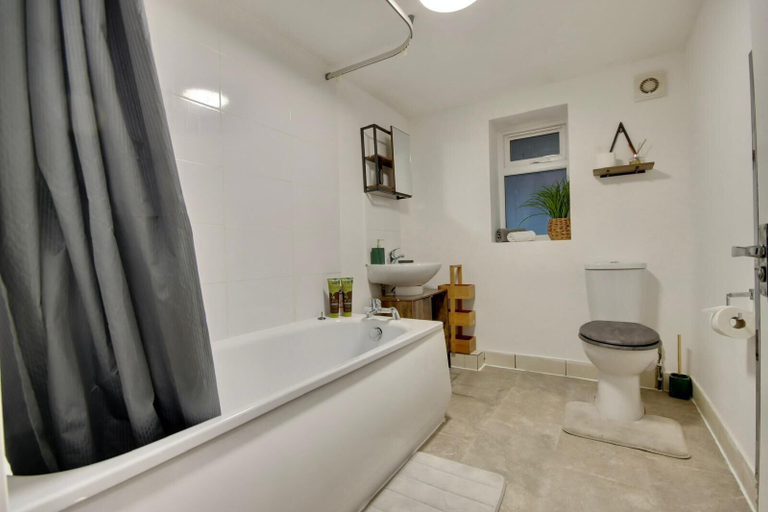 Bathroom 3, Southsea Apartment-Parking-Pool-Hot tub, Portsmouth