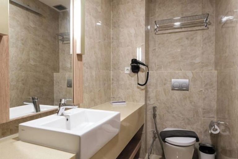 Bathroom 10
