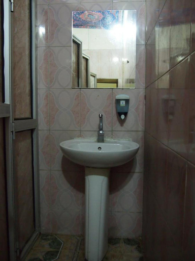 Bathroom 2, Venice Hosokawaya, Qasr an-Nil