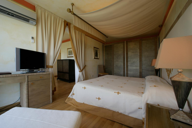 Bedroom 13