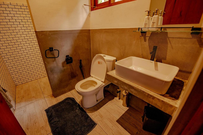 Bathroom 2, Benjamin Cottage Haputale, Haputale
