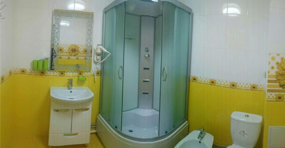 Bathroom 5, GREEN HOUSE, Skolivs'kyi