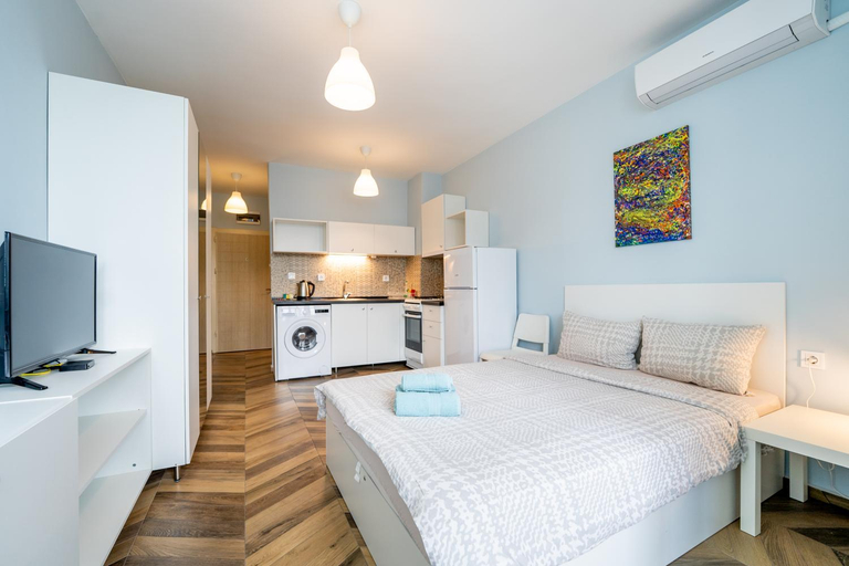Others 2, Cozy little apartment in Studentski grad, Stolichna
