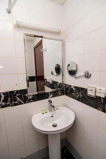 Bathroom, Shurakaa Al Khair Hotel, Makkah