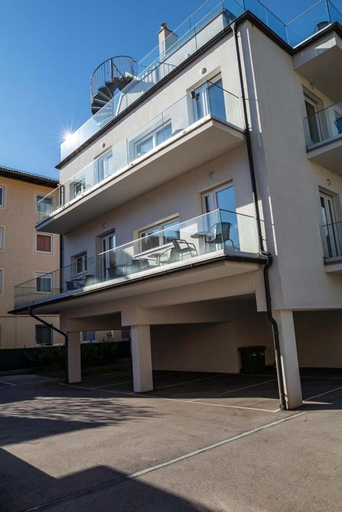Exterior 3
