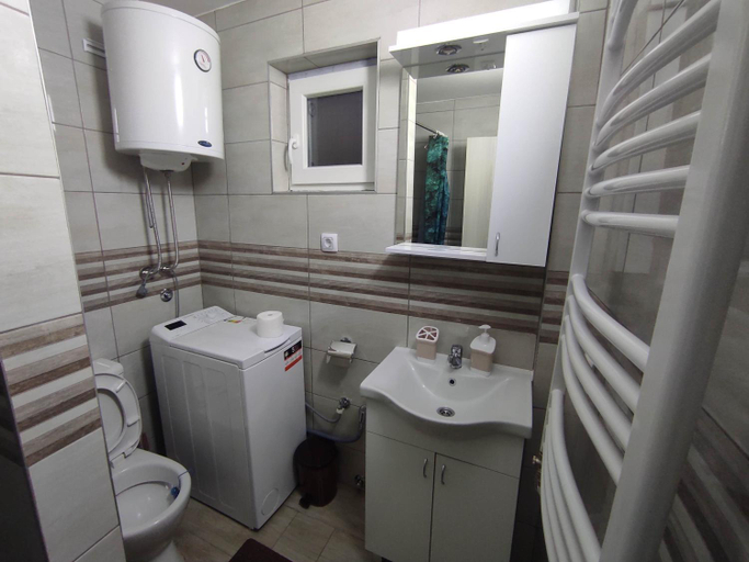 Bathroom 2, Andrea Airport Apartments, Belgrade