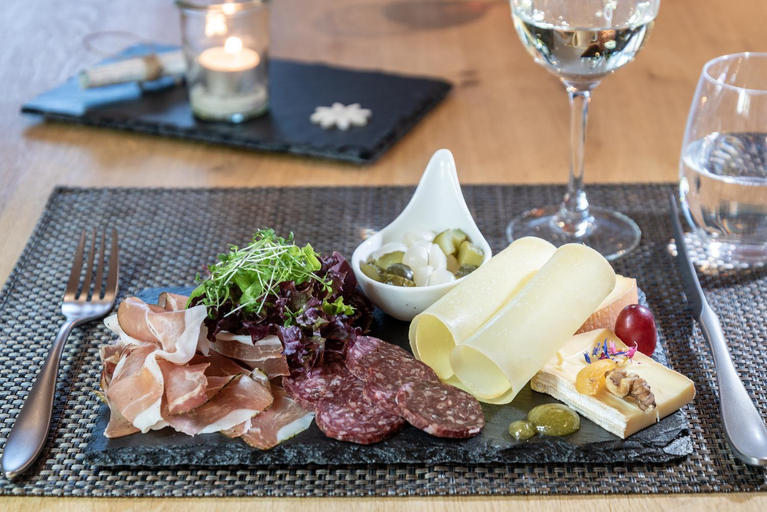 Food & Drinks 5, Typically Swiss Hotel Ermitage, Frutigen