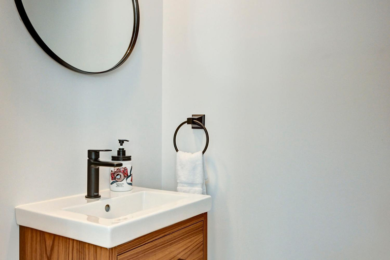 Bathroom 5, Amazing 2BR condo with private terrace presented by TripMontreal II, Montréal