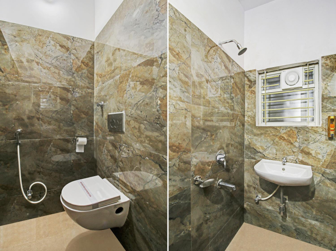 Bathroom 4, Treebo Krishna Regency ISBT Bus Stop, Bhopal