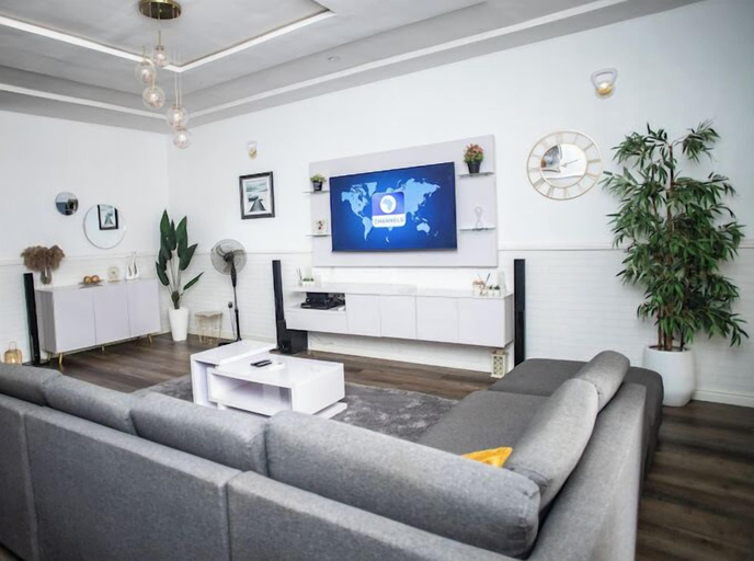 Others 5, 215 West Apartment, AbujaMun