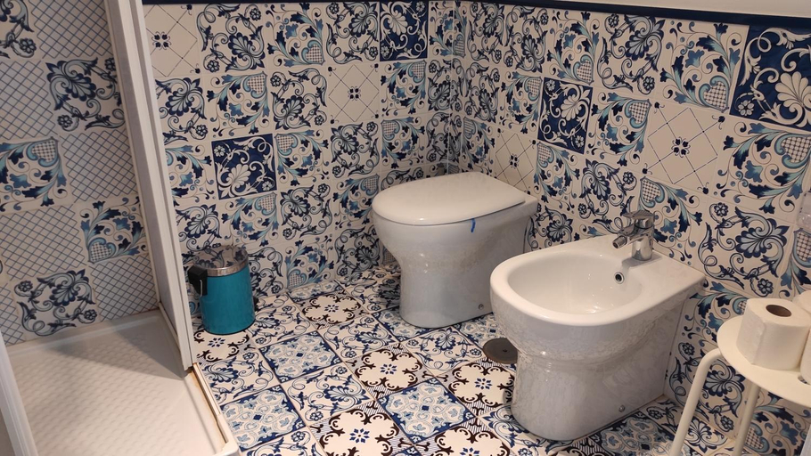 Bathroom 2, Marchesa Lulu, Salerno