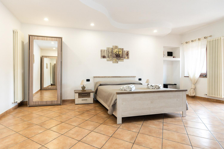 Bedroom 2, Margot Family, Torino