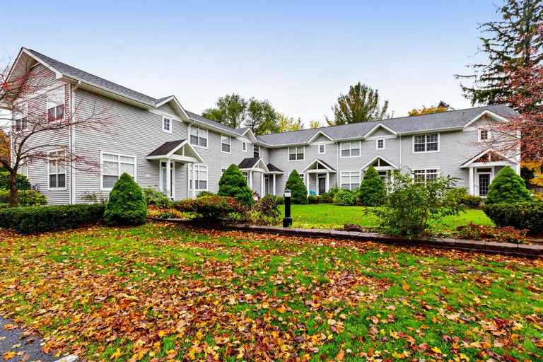 Beacon Court D, Allegan