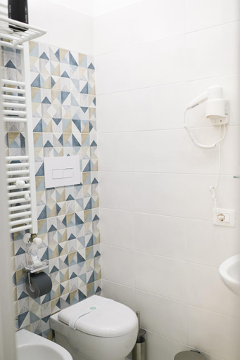 Bathroom 2, MAGICA B&B, Salerno