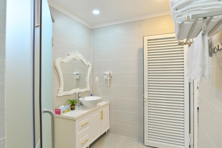 Bathroom 1, La villa de CoCo Ben Tre, Châu Thành