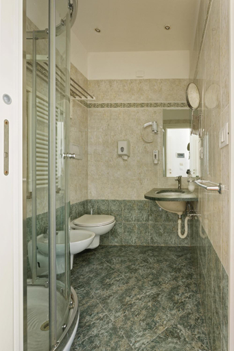 Bathroom 5, Jade Stays, Florence