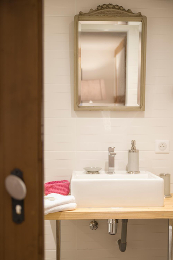 Bathroom, La Grange aux Coqs, Bas-Rhin
