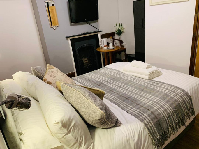 Others 5, The Compasses Inn, Hampshire