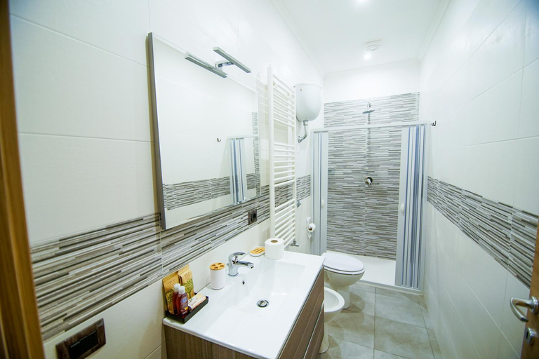 Bathroom 2, Baku, Napoli