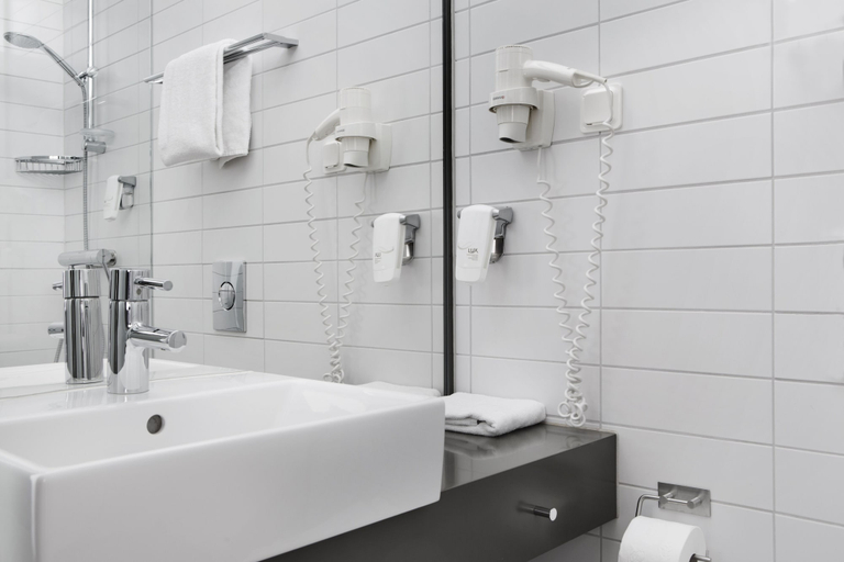 Bathroom 4, Comfort Hotel Xpress Stockholm Central, Stockholm