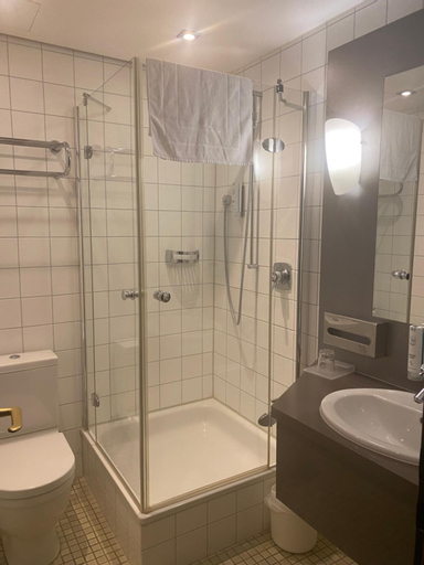 Bathroom 4