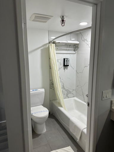 Bathroom 3, Beach Inn - A Huntington Beach Motel, Orange