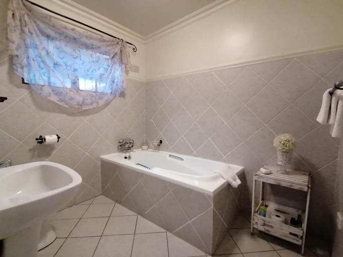 Bathroom 3, Casa Romana B&B, Thabo Mofutsanyane