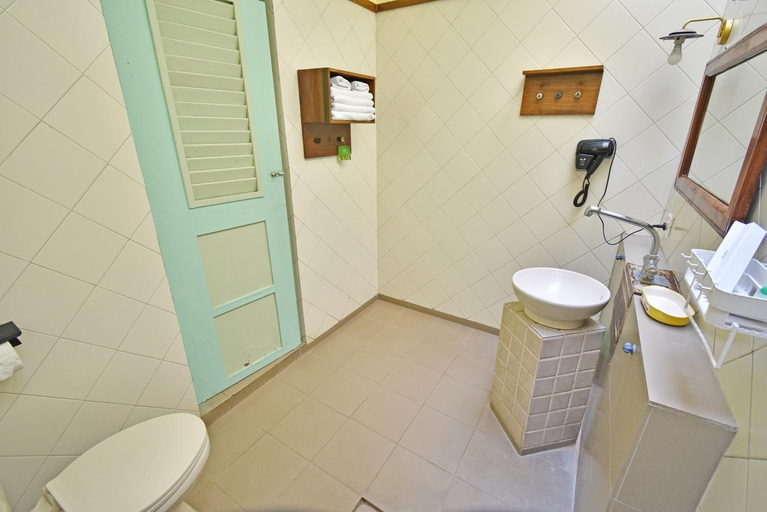 Bathroom 3, Hotel Villa des Gouverneurs, Puducherry