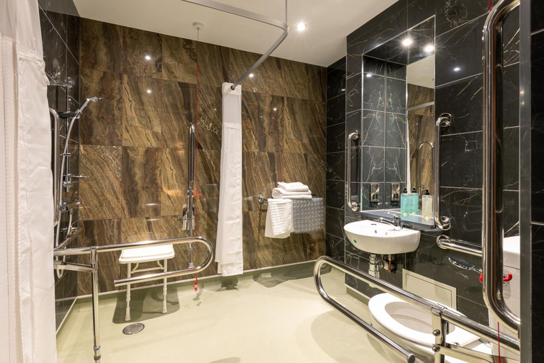 Bathroom 4, Keavan's Port Hotel, Dublin, Dublin