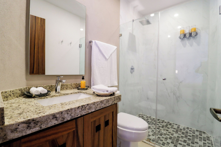 Bathroom 4, River Park Hotel, Puerto Vallarta