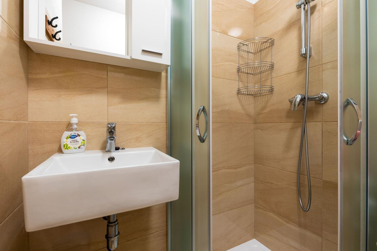 Bathroom 1, Rovinj City Studios, Rovinj