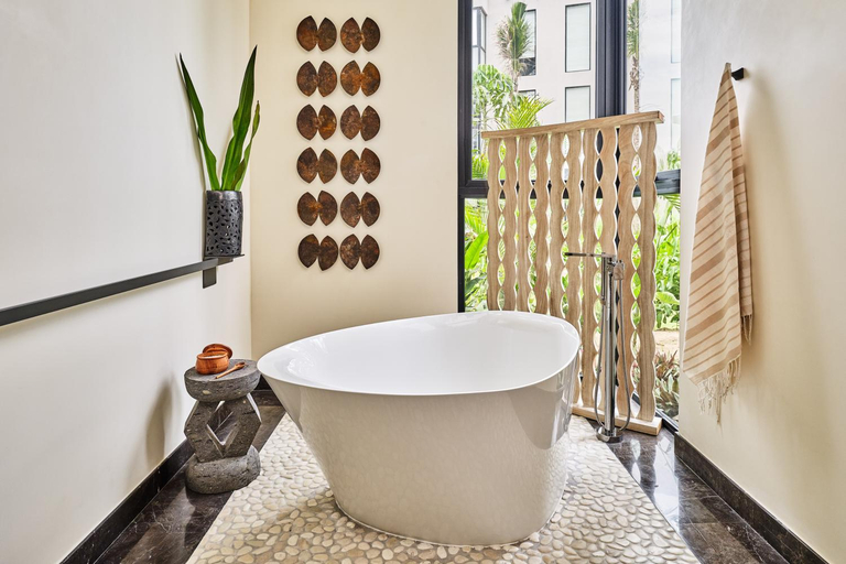 Bathroom 4, Susurros del Corazon, Auberge Collection, Compostela