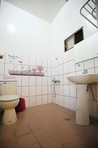 Bathroom 3, Zhongshan Hostel, Chiayi County