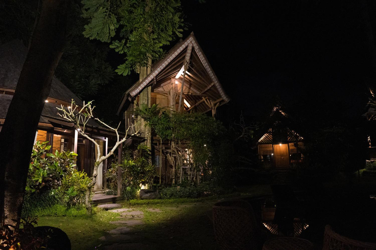 Exterior 1