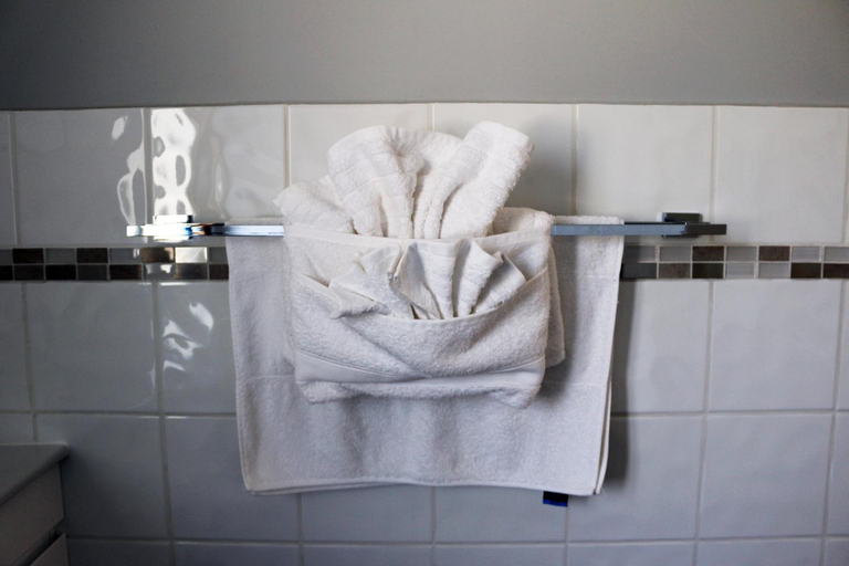 Bathroom 2, Valley View Luxury Retreat, Dungog