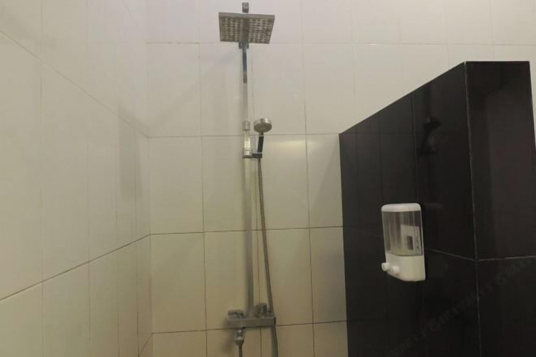 Bathroom 30