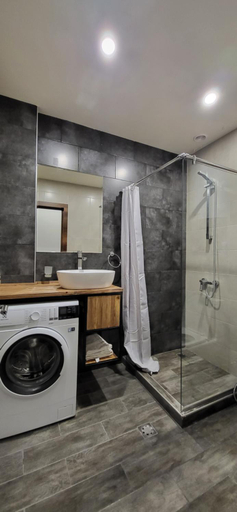 Others 2, Kechi Apart Hotel