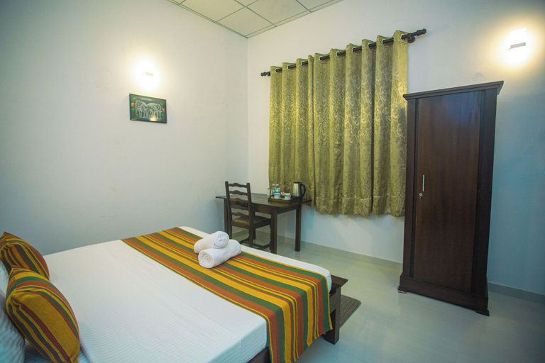 Bedroom 3, Queen's Villa, Habaraduwa