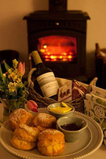 Food & Drinks, Courtyard Cottages