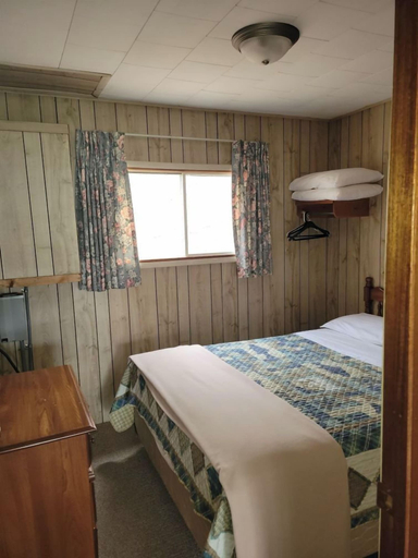 Bedroom 3, Sandy Lane Resort, Haliburton