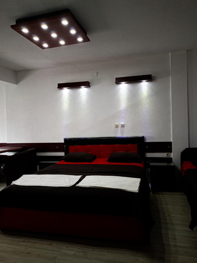 2, Kice Apartments