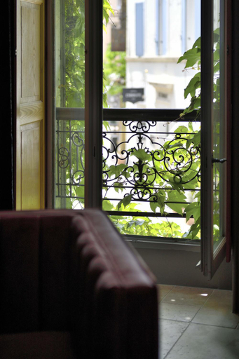 Others 5, La Maison de Lourmarin, Vaucluse
