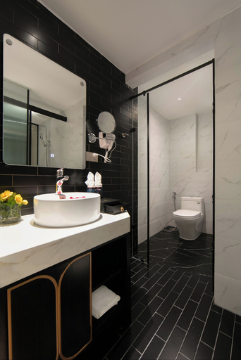 Bathroom 5, Le Premier Hotel & Rooftop Bar, Hoàn Kiếm