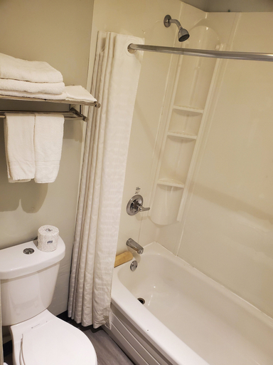Bathroom 4, Alpine Inn, Fraser Valley