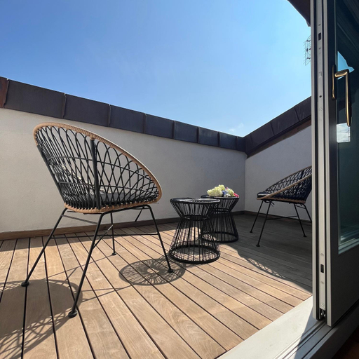 Exterior & Views 20