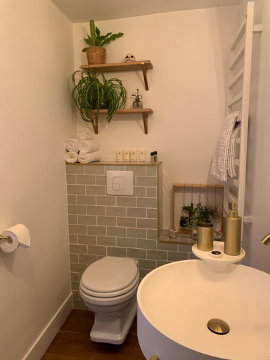 Bathroom 3, Le prieure de Saint Thibault, Seine-et-Marne