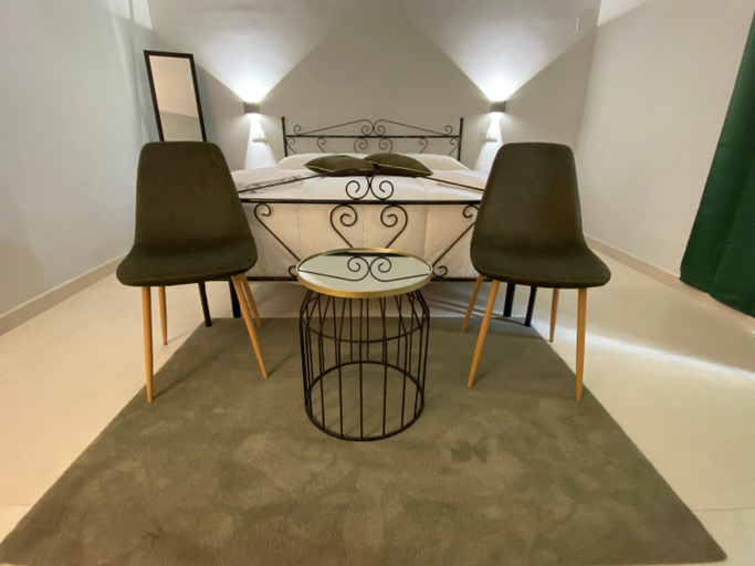Others 4, Pummarella b&b, Foggia
